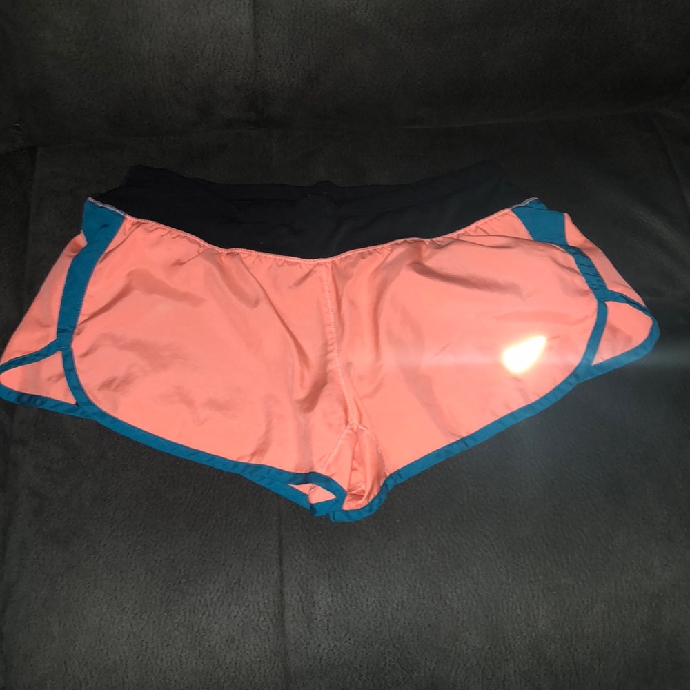 Nike Dri Fit lined running shorts. Great preowned condition. Cute colors.